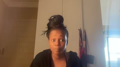 Snapshot of sexyasszeeee chatting on June 9, 9:32 am sexyasszeeee online show from June 9, 9:32 am