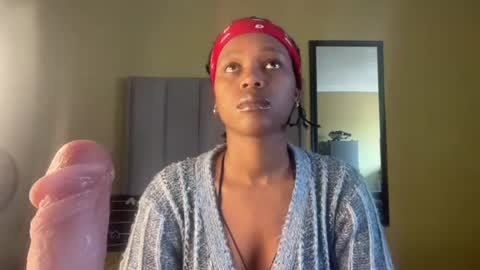 Snapshot of sexyasszeeee chatting on June 12, 8:24 am sexyasszeeee online show from June 12, 8:24 am