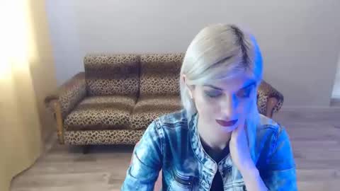 Snapshot of sexybeatriice chatting on January 19, 10:17 am sexybeatriice online show from January 19, 10:17 am