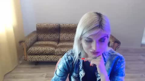 Snapshot of sexybeatriice chatting on January 24, 10:21 am sexybeatriice online show from January 24, 10:21 am