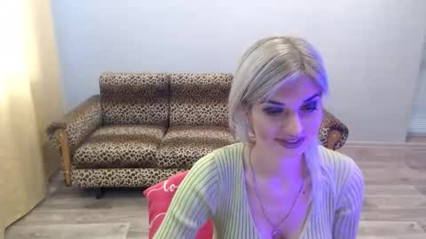 Snapshot of sexybeatriice chatting on October 21, 6:25 am sexybeatriice online show from October 21, 6:25 am