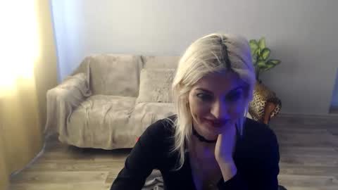 sexybeatriice online show from March 29, 6:35 am