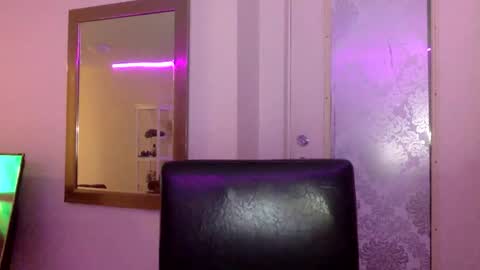 Snapshot of sexyblondiifreak chatting on April 1, 2:34 am karmen online show from April 1, 2:34 am