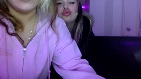 Snapshot of sexyblondiifreak chatting on April 23, 3:08 am karmen online show from April 23, 3:08 am