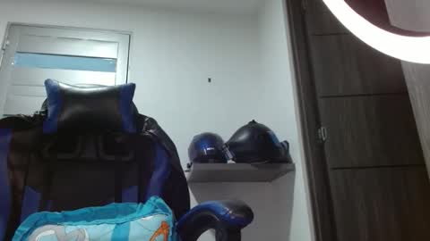 Snapshot of sexyboy_bigclit chatting on June 4, 3:34 am Iker online show from June 4, 3:34 am