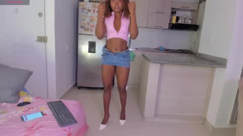 Snapshot of sexybrunnetem chatting on May 31, 8:43 am sofia online show from May 31, 8:43 am