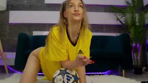 Snapshot of sexycelline chatting on June 26, 4:39 am Celline online show from June 26, 4:39 am