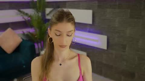 Snapshot of sexycelline chatting on July 17, 4:30 am Celline online show from July 17, 4:30 am