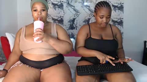 Snapshot of sexychill2000 chatting on June 1, 7:59 pm SEXYCHILL online show from June 1, 7:59 pm