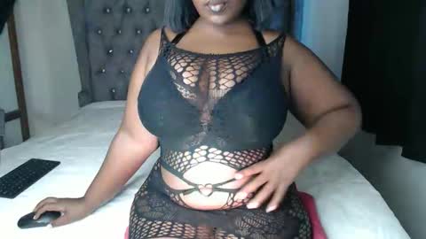 Snapshot of sexychocco_ chatting on April 12, 12:10 pm sexychocco online show from April 12, 12:10 pm