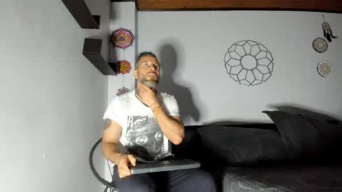 Snapshot of sexycolombian2022 chatting on June 6, 10:53 am Antonioylola online show from June 6, 10:53 am