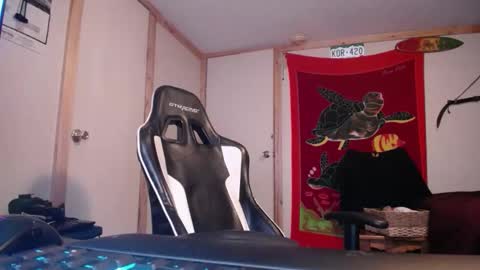 Austin and Megan online show from December 16, 6:18 am