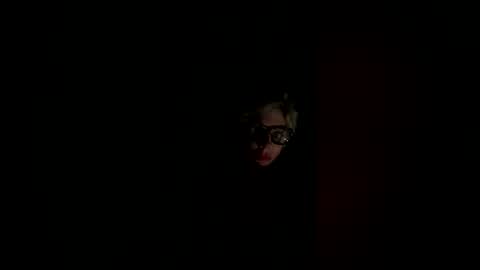 Snapshot of sexycutiecougar chatting on May 10, 11:26 am Cutiecougarr online show from May 10, 11:26 am