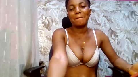 Snapshot of sexydoll32 chatting on May 30, 10:18 pm sexydoll32 online show from May 30, 10:18 pm