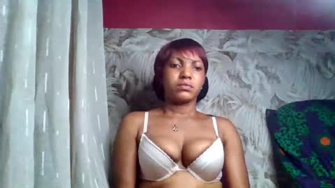 Snapshot of sexydoll32 chatting on June 22, 6:10 am sexydoll32 online show from June 22, 6:10 am