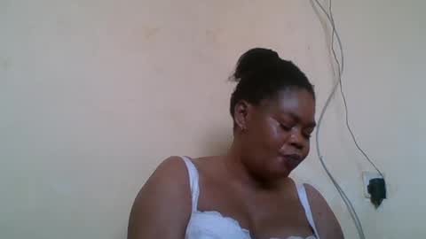 Snapshot of sexydove2 chatting on June 28, 6:52 am EMILY online show from June 28, 6:52 am