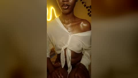 Snapshot of sexygirl_kee2 chatting on August 2, 1:20 pm Mimiey1 online show from August 2, 1:20 pm