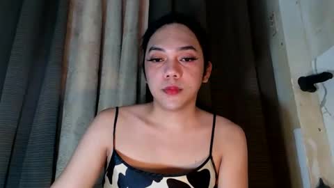 Snapshot of sexygoddess_tyra chatting on May 9, 2:39 am TYRA 3 online show from May 9, 2:39 am