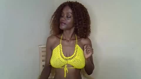 SexyHollyMontana1111 online show from April 18, 4:49 am