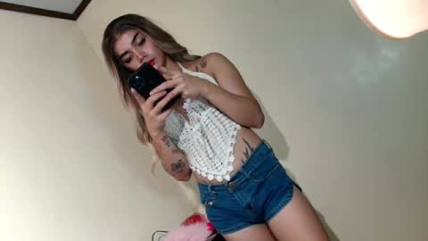 Snapshot of sexyhotbabe18 chatting on May 14, 12:17 am sexyhotbabe18 online show from May 14, 12:17 am