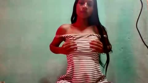 Snapshot of sexyjolie586 chatting on May 27, 7:16 am sexyjolie586 online show from May 27, 7:16 am