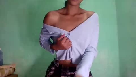Snapshot of sexyjolie586 chatting on May 28, 7:38 am sexyjolie586 online show from May 28, 7:38 am