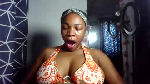 Snapshot of sexykuchie889 chatting on June 8, 7:42 am malia online show from June 8, 7:42 am