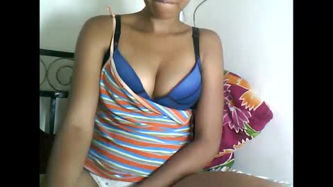 sexylarra12 online show from January 17, 2:50 am
