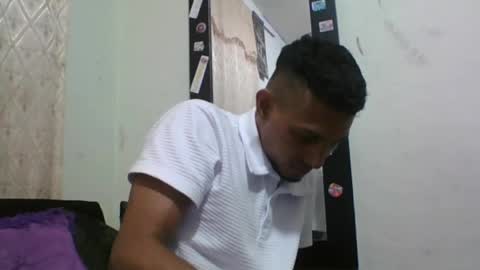Snapshot of sexyleon69 chatting on April 27, 9:40 am Sexy leon online show from April 27, 9:40 am