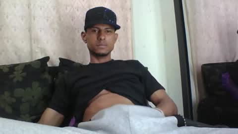 Snapshot of sexyleon69 chatting on June 5, 9:42 pm Sexy leon online show from June 5, 9:42 pm