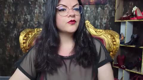 Snapshot of sexylilian chatting on June 3, 11:46 am Mistress Lilian Lestrange online show from June 3, 11:46 am