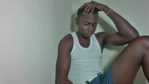 Snapshot of sexylinkebony2 chatting on February 23, 3:15 am sexylinkebony2 online show from February 23, 3:15 am