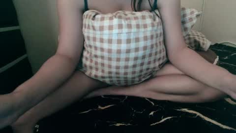 Snapshot of sexylove212002 chatting on December 5, 11:07 pm Lily online show from December 5, 11:07 pm