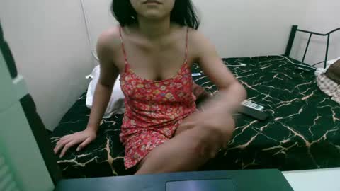 Snapshot of sexylove212002 chatting on December 8, 2:49 am Lily online show from December 8, 2:49 am