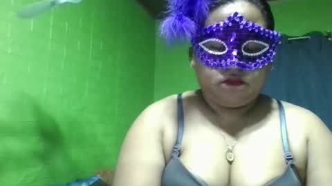 Snapshot of sexyloves143 chatting on October 26, 12:05 am sexyloves143 online show from October 26, 12:05 am