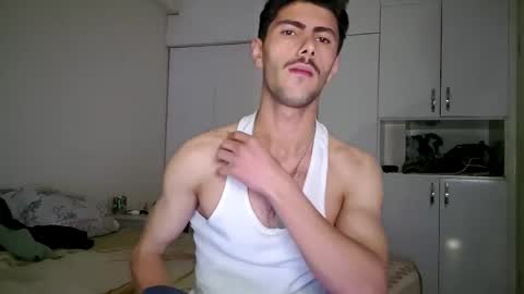 Snapshot of sexymann17 chatting on May 21, 9:11 pm sexymann17 online show from May 21, 9:11 pm