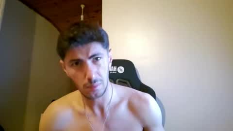 Snapshot of sexymann17 chatting on May 31, 10:33 pm sexymann17 online show from May 31, 10:33 pm