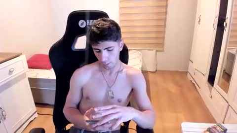 Snapshot of sexymann17 chatting on June 2, 4:53 pm sexymann17 online show from June 2, 4:53 pm