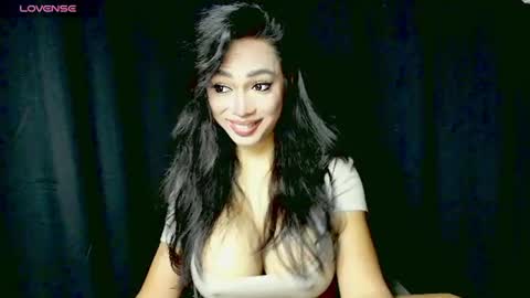 Snapshot of sexymariafoxx chatting on June 24, 10:53 pm MariaFoxx online show from June 24, 10:53 pm