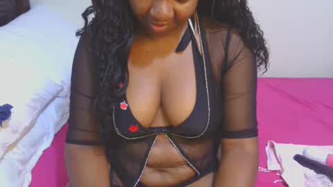 Snapshot of sexymompie chatting on December 2, 9:06 pm CANDY online show from December 2, 9:06 pm