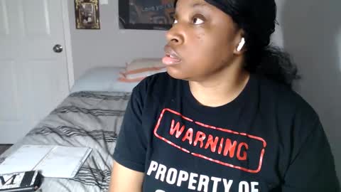 Snapshot of sexymona1218 chatting on September 27, 5:18 pm SexyMona online show from September 27, 5:18 pm