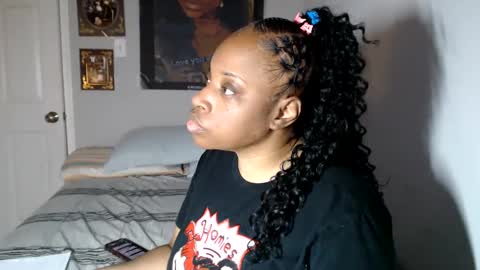 Snapshot of sexymona1218 chatting on October 3, 5:26 am SexyMona online show from October 3, 5:26 am