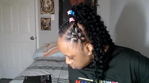 Snapshot of sexymona1218 chatting on October 5, 5:44 pm SexyMona online show from October 5, 5:44 pm