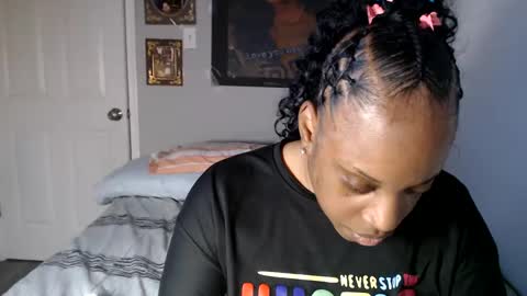 Snapshot of sexymona1218 chatting on October 6, 5:49 am SexyMona online show from October 6, 5:49 am