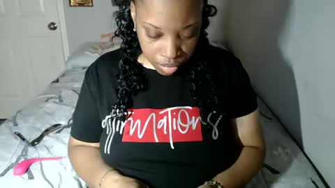 Snapshot of sexymona1218 chatting on October 11, 8:13 am SexyMona online show from October 11, 8:13 am