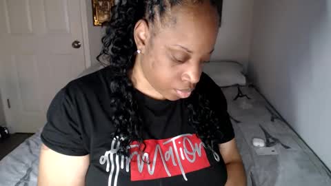 Snapshot of sexymona1218 chatting on October 12, 6:23 am SexyMona online show from October 12, 6:23 am