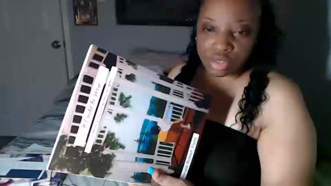 Snapshot of sexymona1218 chatting on October 15, 5:07 am SexyMona online show from October 15, 5:07 am