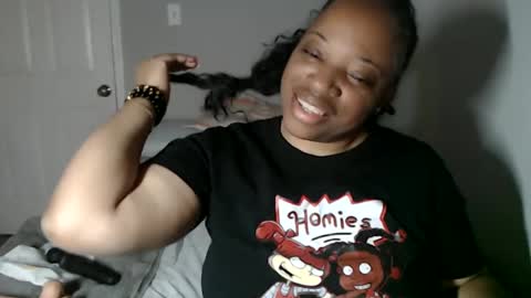 Snapshot of sexymona1218 chatting on October 28, 8:29 am SexyMona online show from October 28, 8:29 am