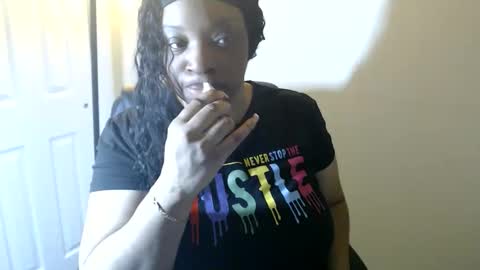 Snapshot of sexymona1218 chatting on April 22, 7:44 am SexyMona online show from April 22, 7:44 am