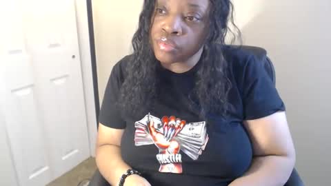 Snapshot of sexymona1218 chatting on April 26, 5:54 pm SexyMona online show from April 26, 5:54 pm